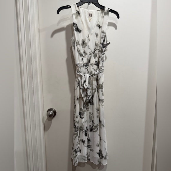 Anne Klein Dresses & Skirts - Anne Klein White and Black Floral Midi Dress. Very gently used.